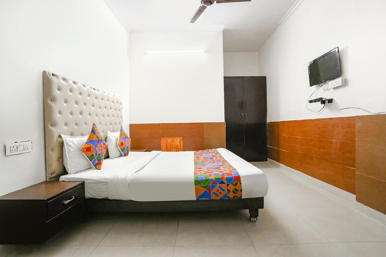 Hotel Fabhotel The Lazeez New Delhi