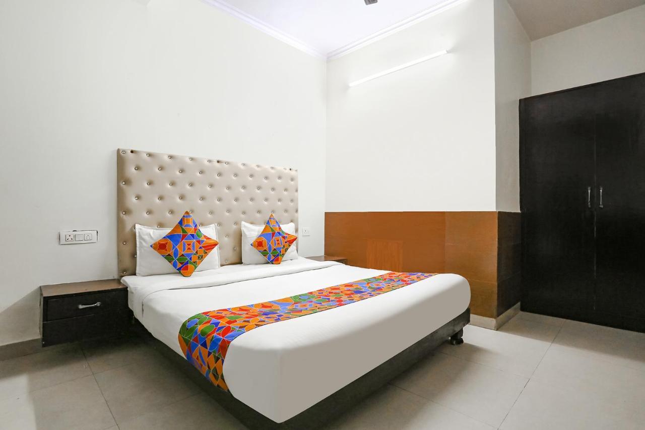 Hotel Fabhotel The Lazeez 3*