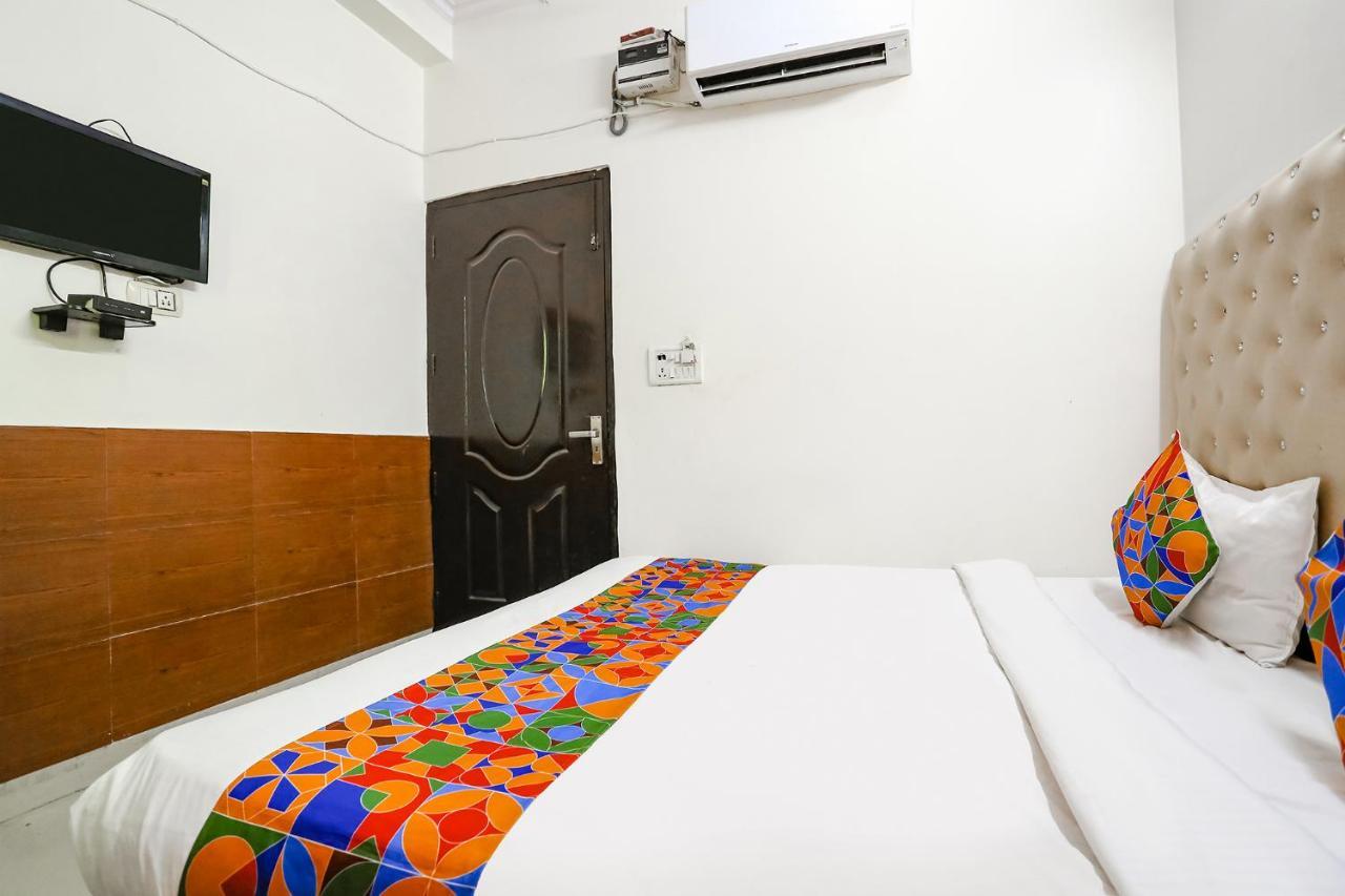 Fabhotel The Lazeez 3*